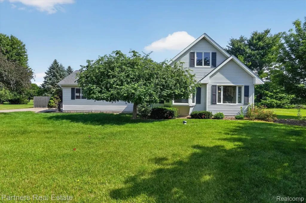 9145 Apple Orchard Drive Tyrone Township MI 48430