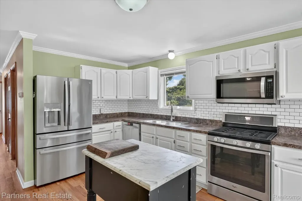 9145 Apple Orchard Drive Tyrone Township MI 48430