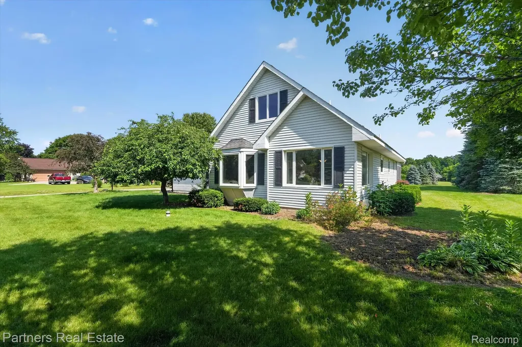 9145 Apple Orchard Drive Tyrone Township MI 48430
