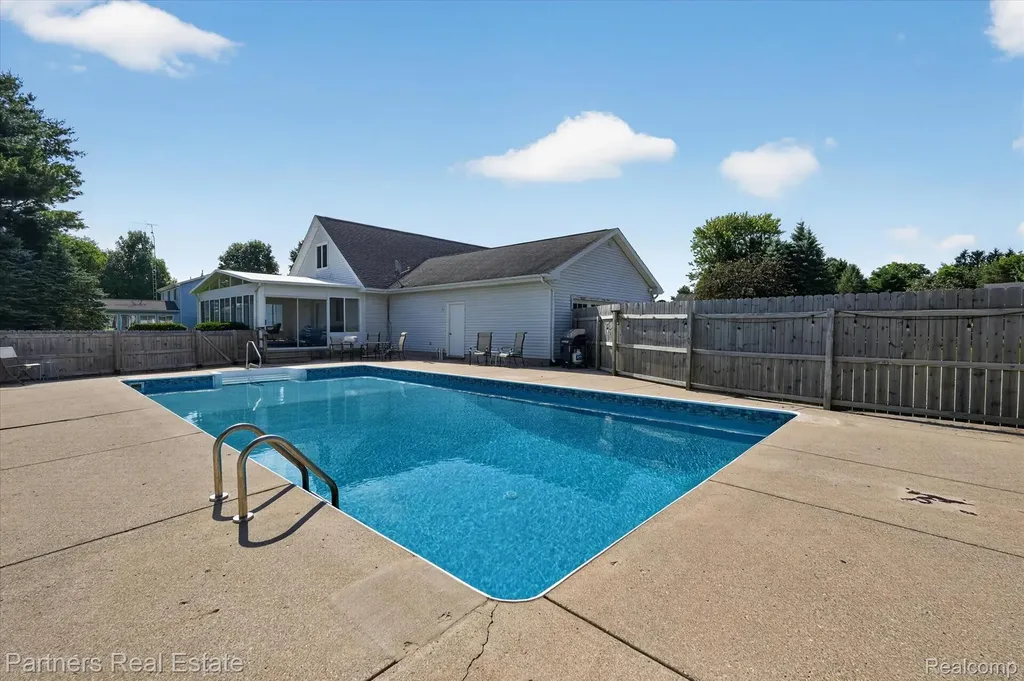9145 Apple Orchard Drive Tyrone Township MI 48430