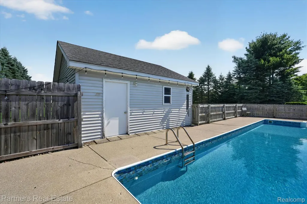 9145 Apple Orchard Drive Tyrone Township MI 48430