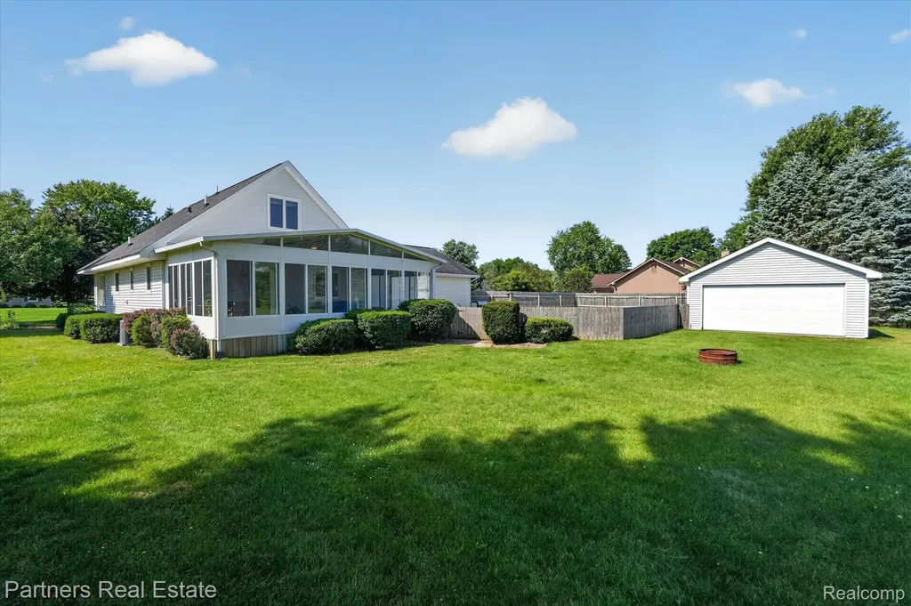 9145 Apple Orchard Drive Tyrone Township MI 48430