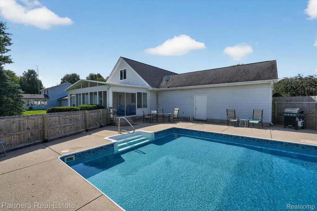 9145 Apple Orchard Drive Tyrone Township MI 48430