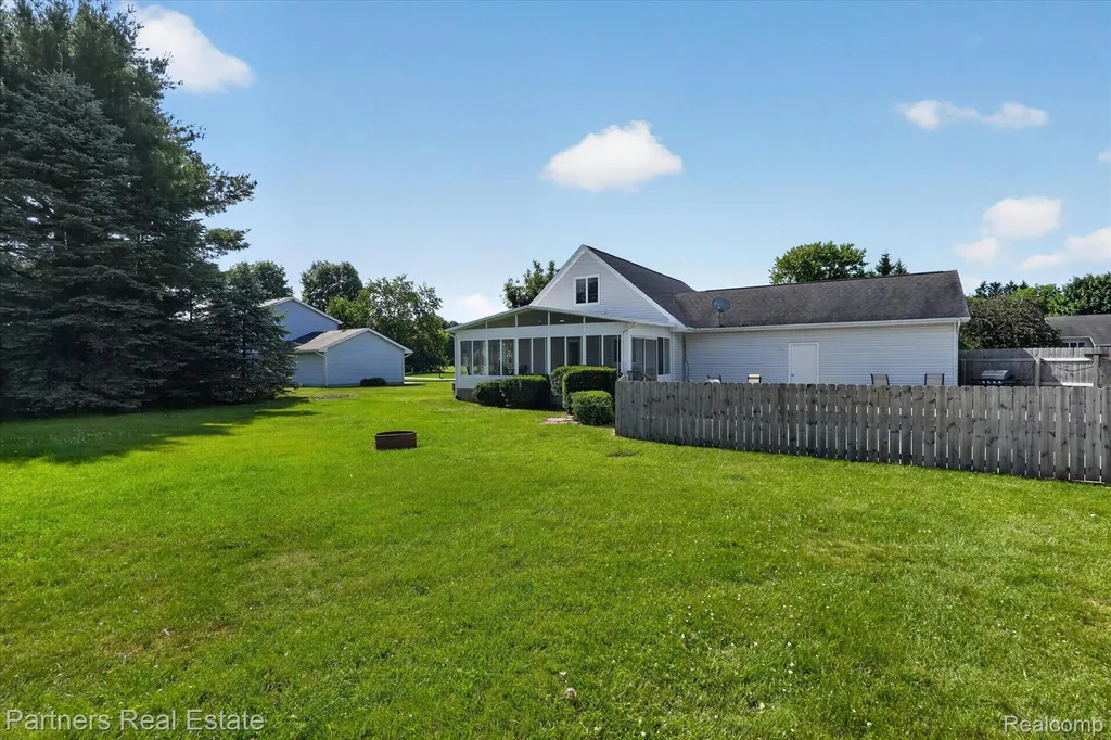 9145 Apple Orchard Drive Tyrone Township MI 48430