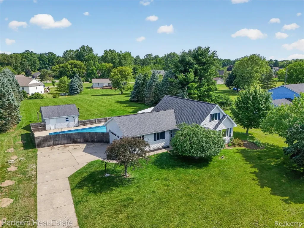 9145 Apple Orchard Drive Tyrone Township MI 48430