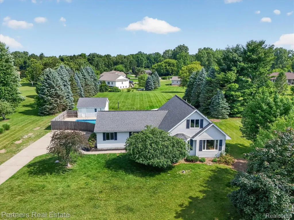 9145 Apple Orchard Drive Tyrone Township MI 48430
