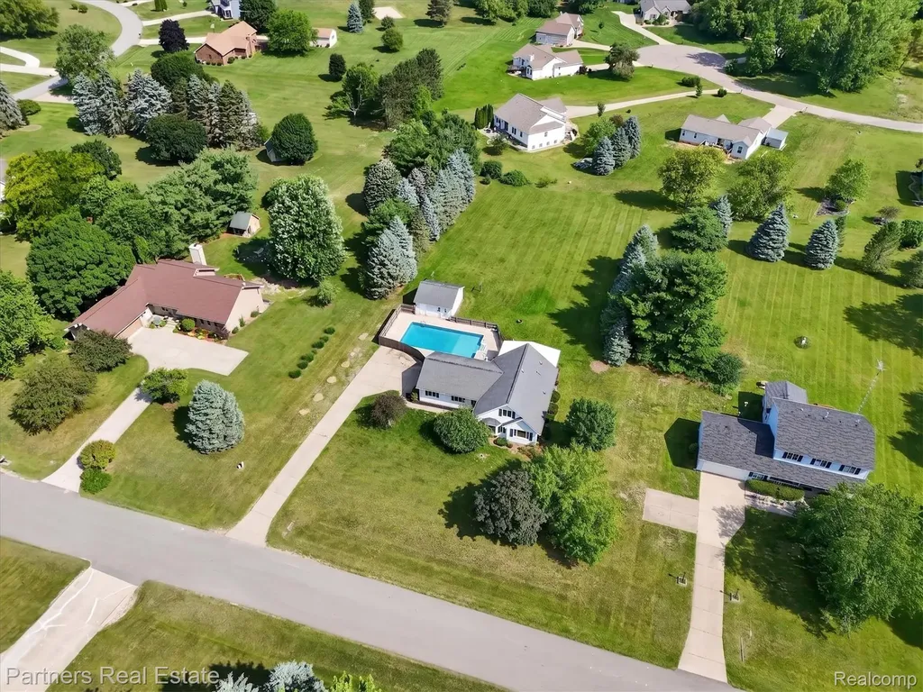 9145 Apple Orchard Drive Tyrone Township MI 48430