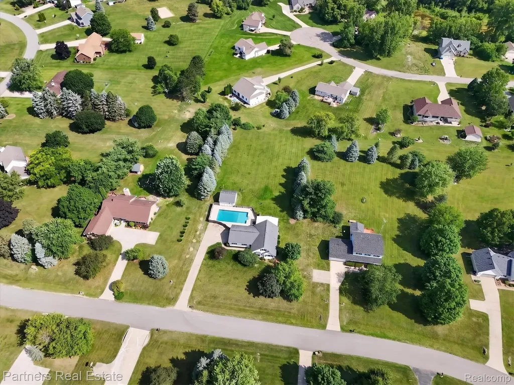 9145 Apple Orchard Drive Tyrone Township MI 48430