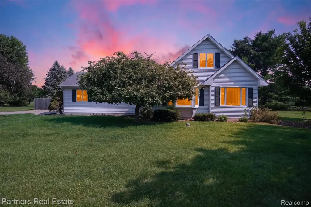 9145 Apple Orchard Drive Tyrone Township MI 48430
