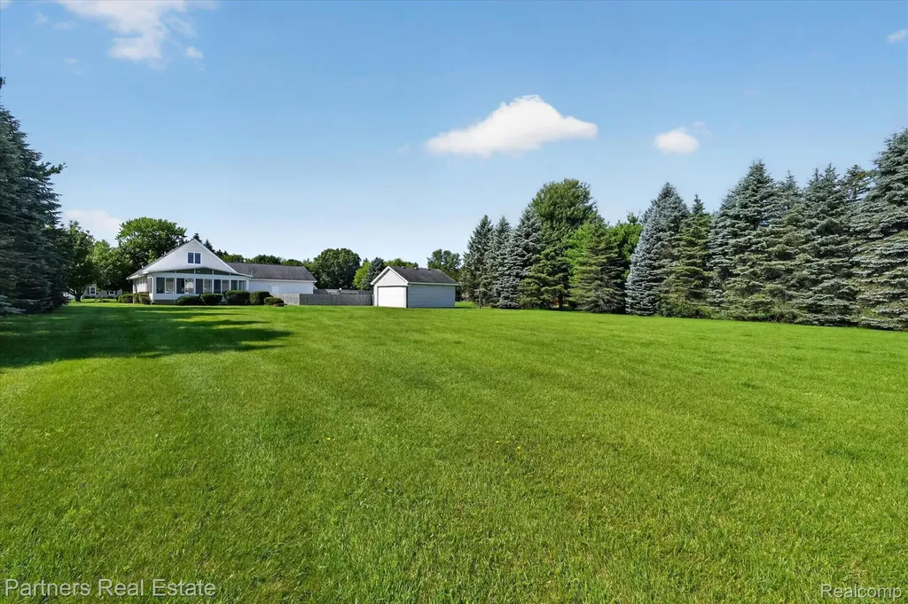 9145 Apple Orchard Drive Tyrone Township MI 48430