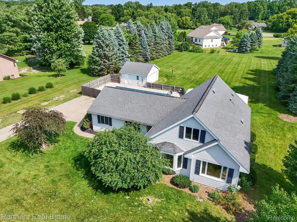 9145 Apple Orchard Drive Tyrone Township MI 48430