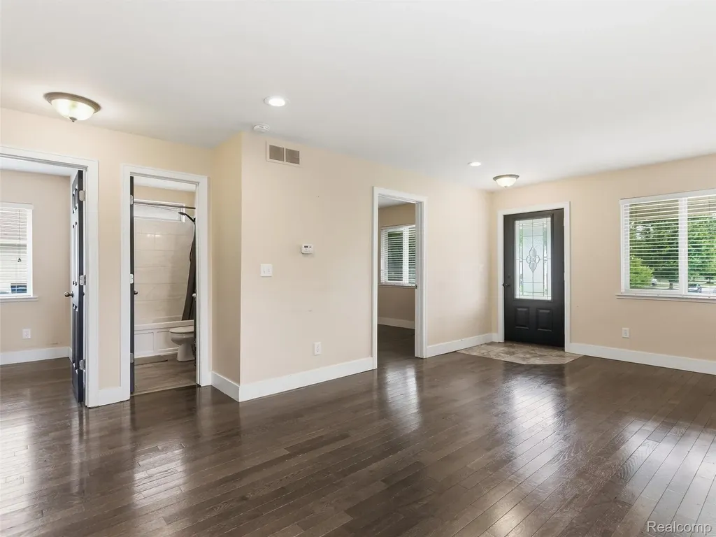 357 N Hospital Road Waterford Charter Township MI 48327