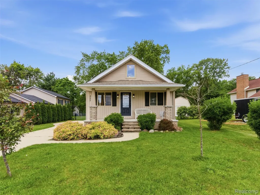 357 N Hospital Road Waterford Charter Township MI 48327