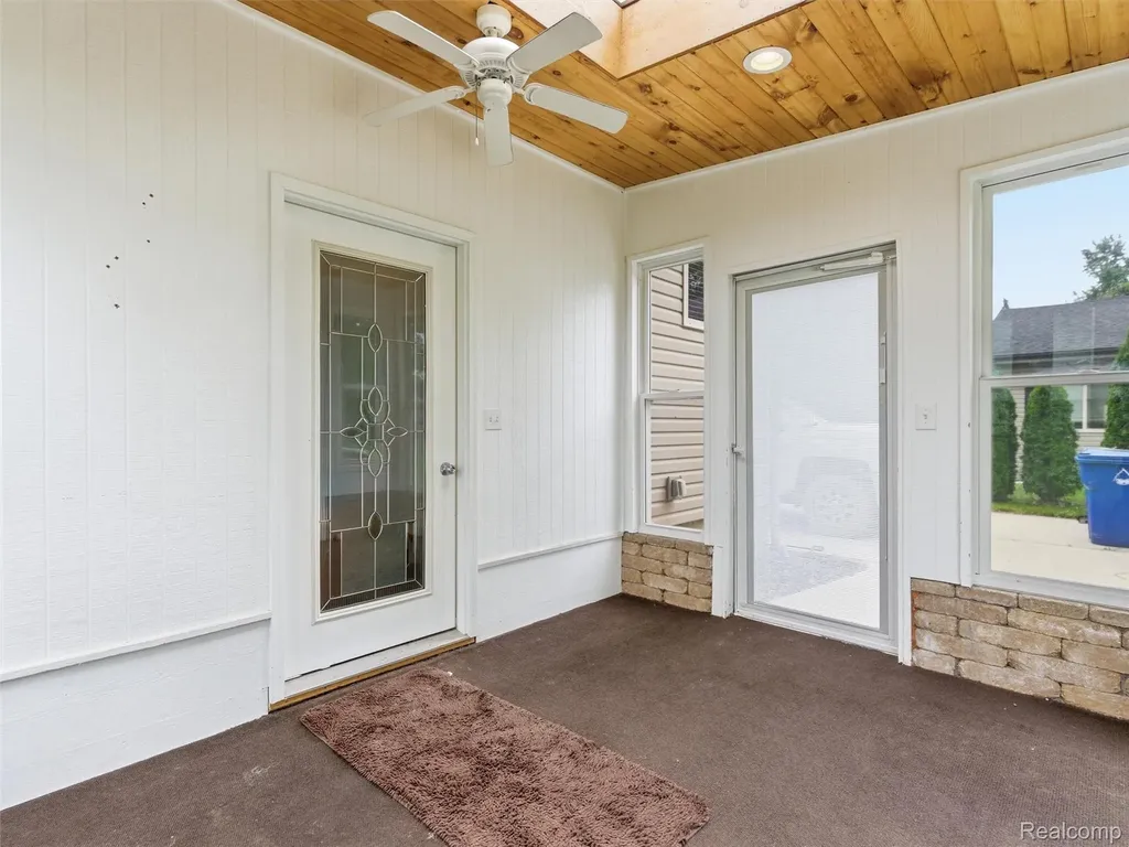 357 N Hospital Road Waterford Charter Township MI 48327