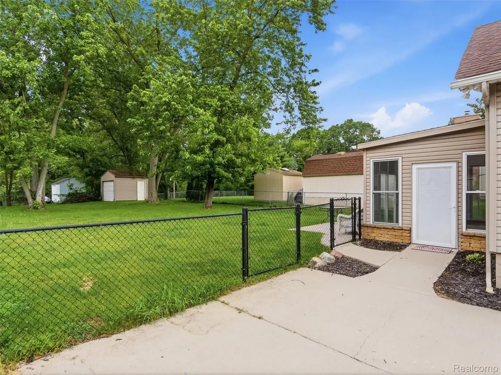 357 N Hospital Road Waterford Charter Township MI 48327