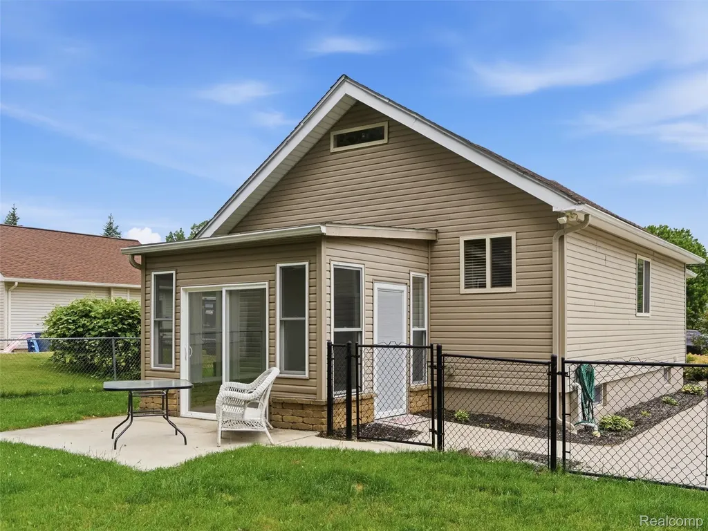 357 N Hospital Road Waterford Charter Township MI 48327