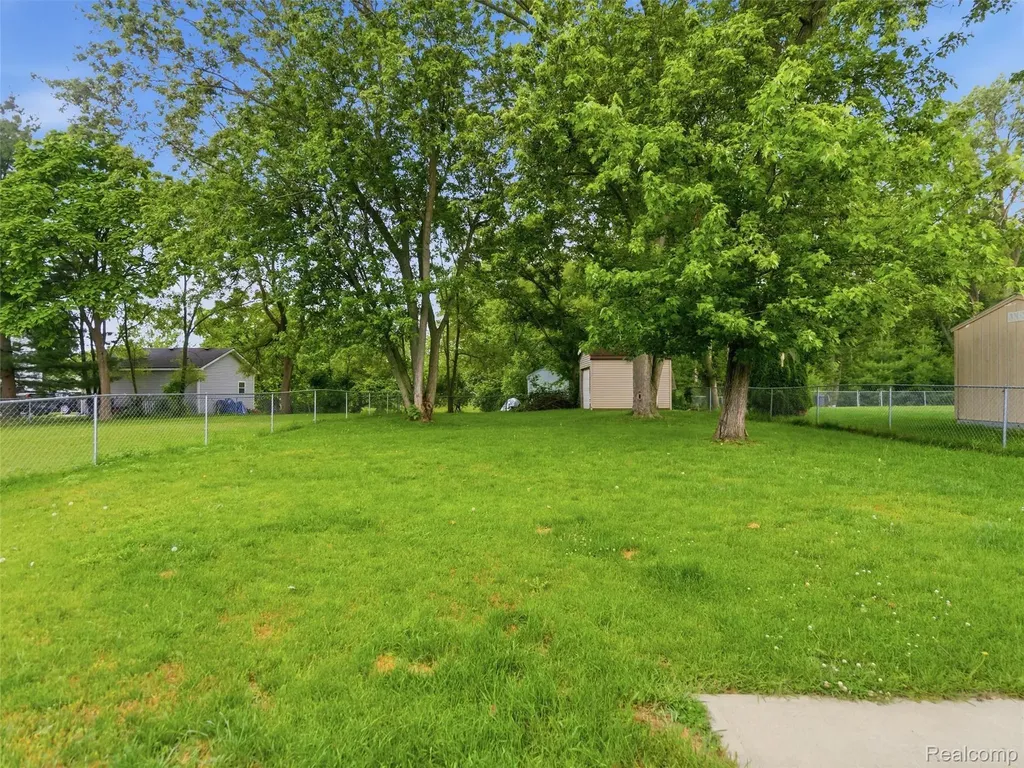 357 N Hospital Road Waterford Charter Township MI 48327