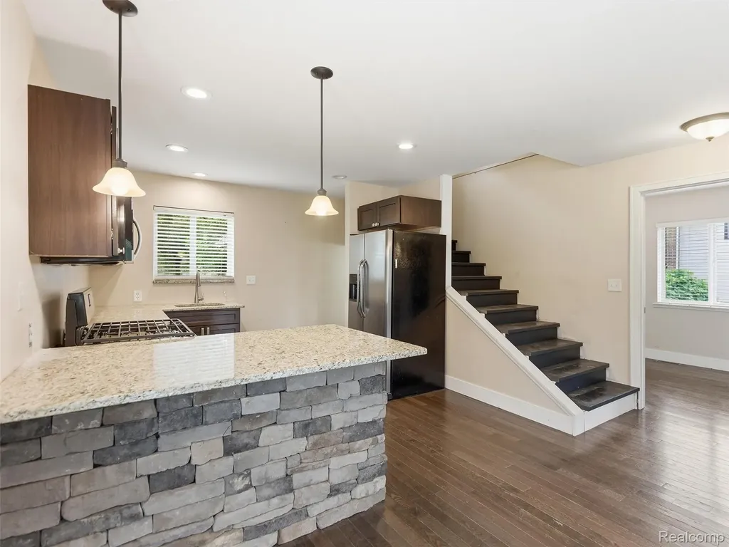 357 N Hospital Road Waterford Charter Township MI 48327
