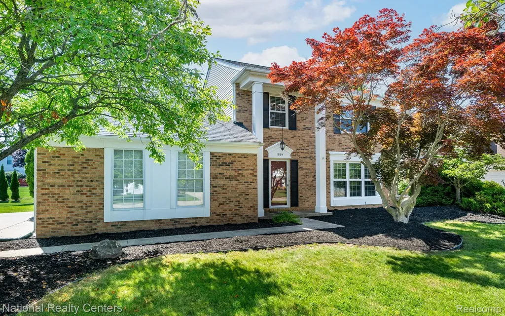 1884 Charrington Drive West Bloomfield Charter Township MI 48324