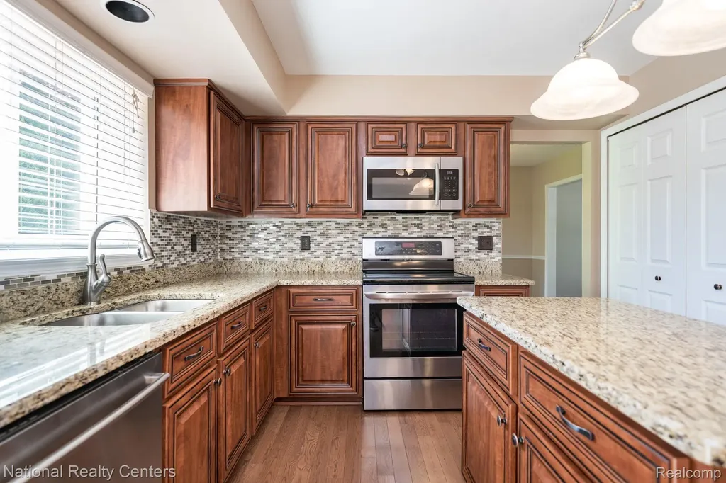 1884 Charrington Drive West Bloomfield Charter Township MI 48324