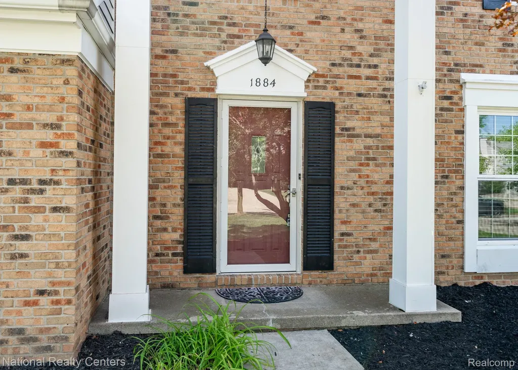 1884 Charrington Drive West Bloomfield Charter Township MI 48324