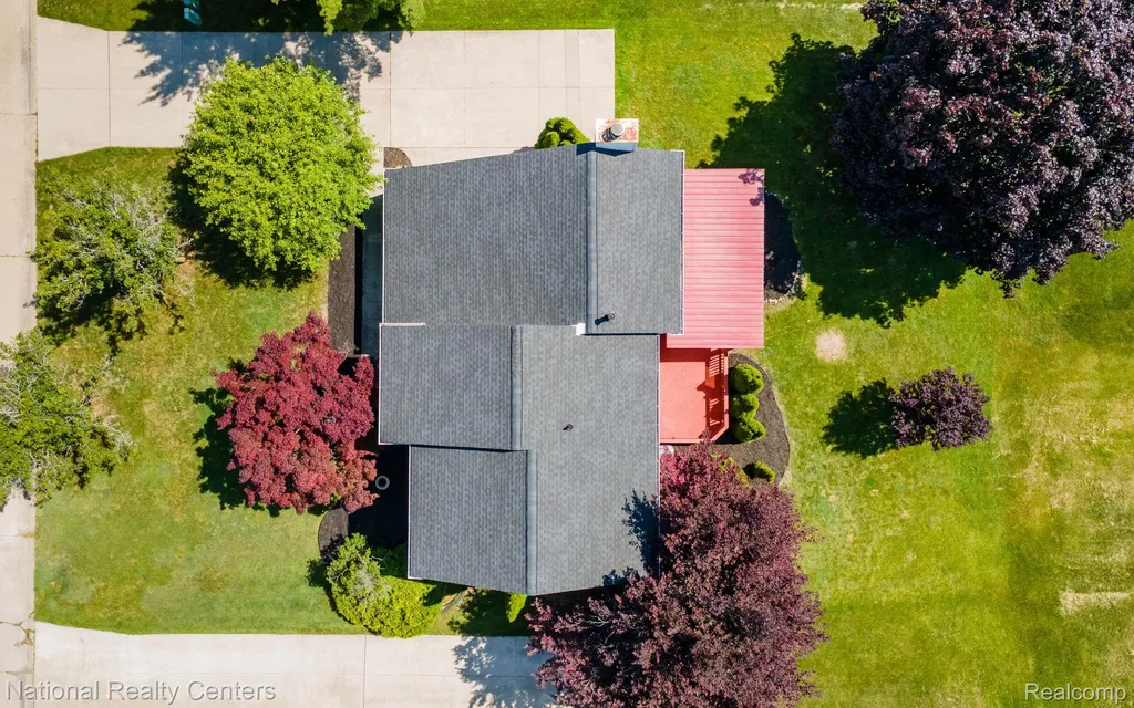 1884 Charrington Drive West Bloomfield Charter Township MI 48324