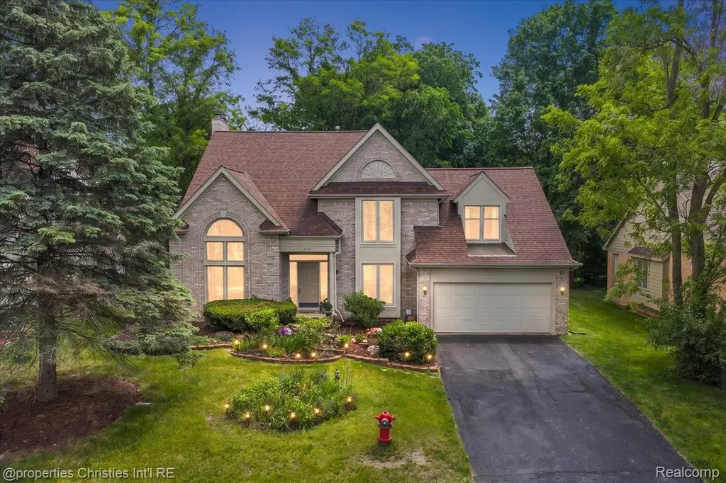 2685 Elizabeth Lane West Bloomfield Charter Township MI 48324