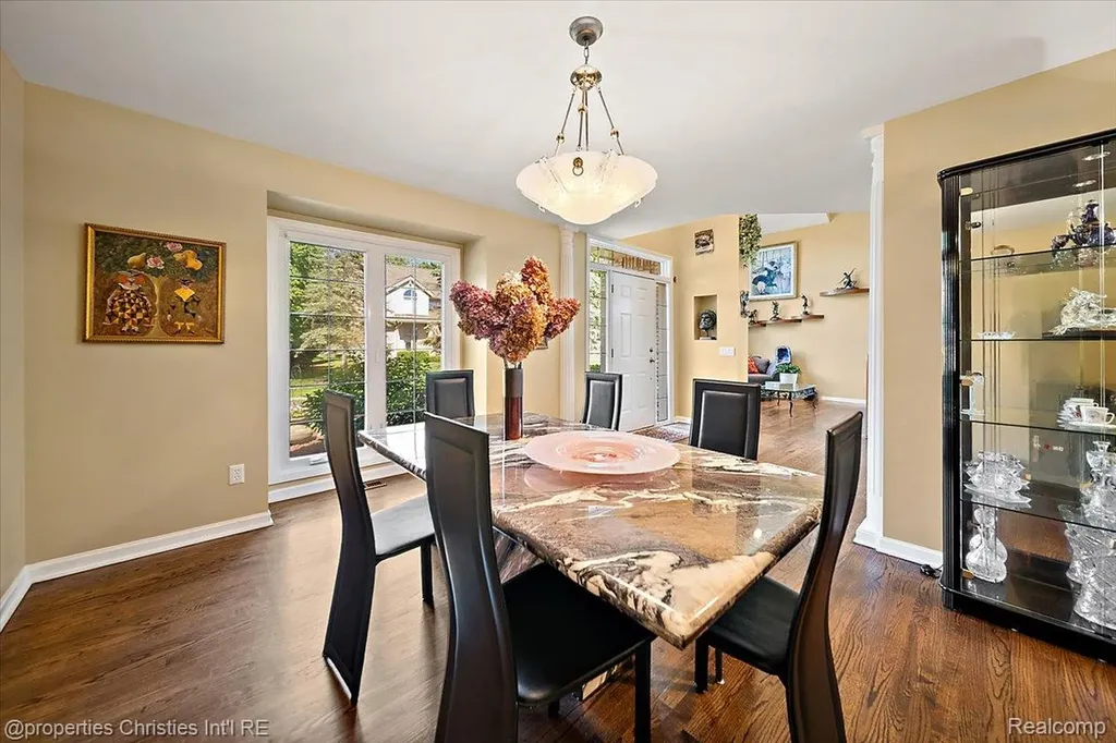 2685 Elizabeth Lane West Bloomfield Charter Township MI 48324