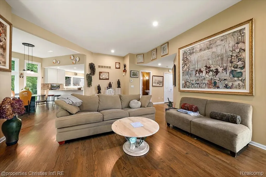 2685 Elizabeth Lane West Bloomfield Charter Township MI 48324