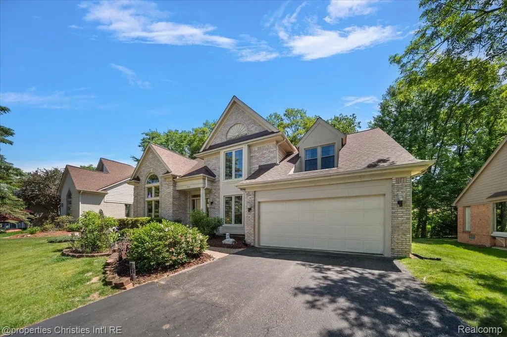 2685 Elizabeth Lane West Bloomfield Charter Township MI 48324