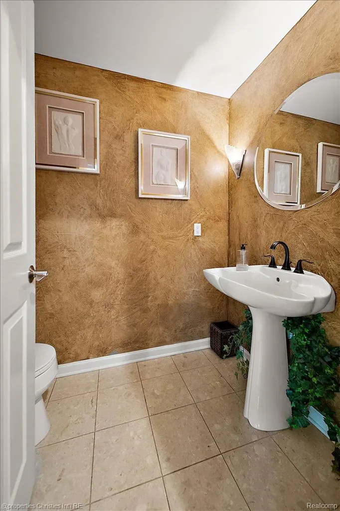 2685 Elizabeth Lane West Bloomfield Charter Township MI 48324