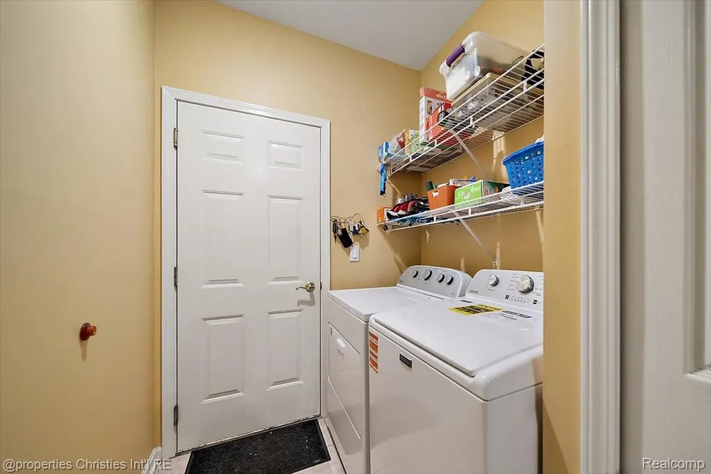 2685 Elizabeth Lane West Bloomfield Charter Township MI 48324