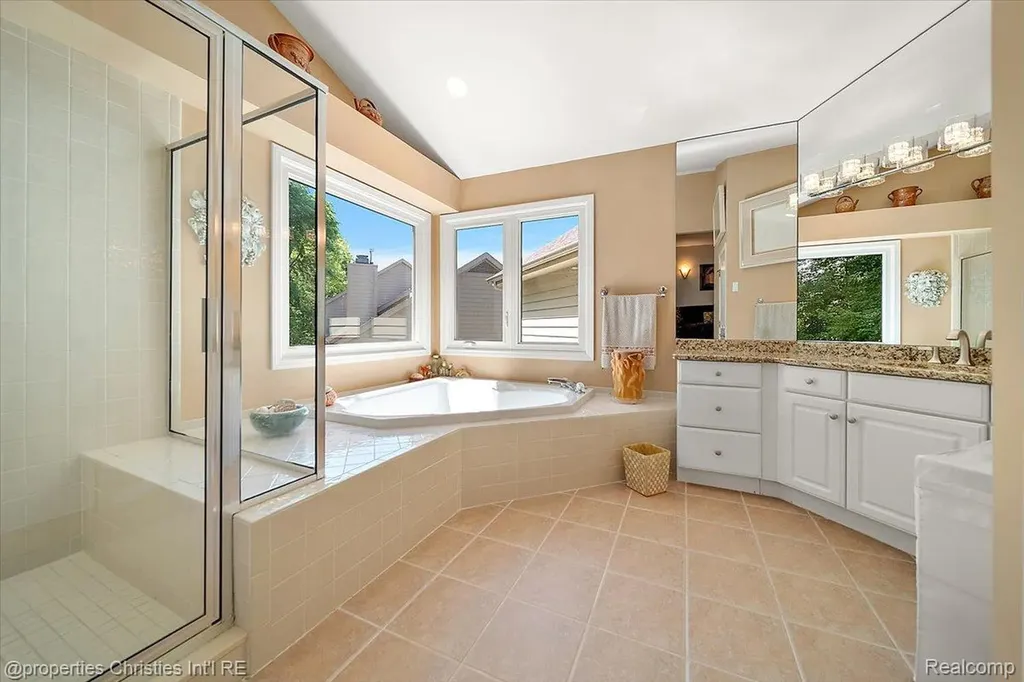 2685 Elizabeth Lane West Bloomfield Charter Township MI 48324