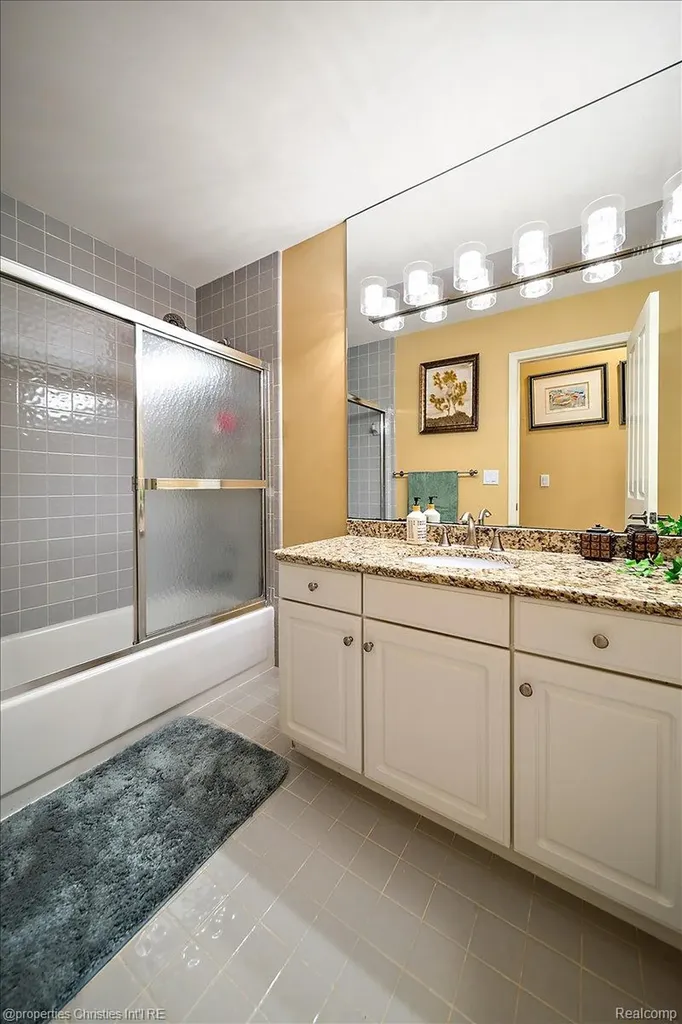 2685 Elizabeth Lane West Bloomfield Charter Township MI 48324