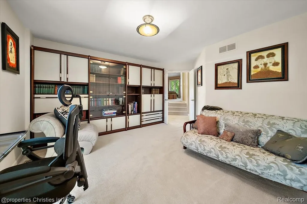 2685 Elizabeth Lane West Bloomfield Charter Township MI 48324