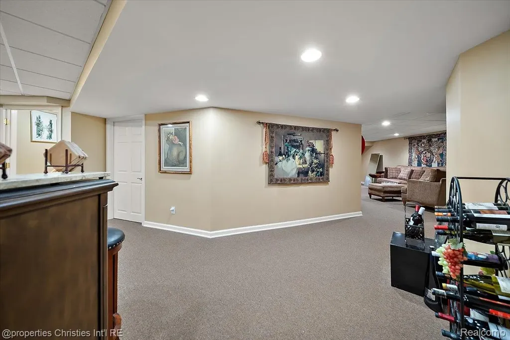 2685 Elizabeth Lane West Bloomfield Charter Township MI 48324