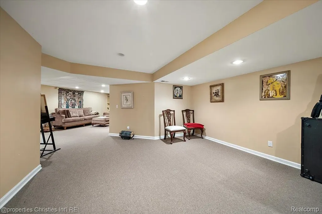 2685 Elizabeth Lane West Bloomfield Charter Township MI 48324