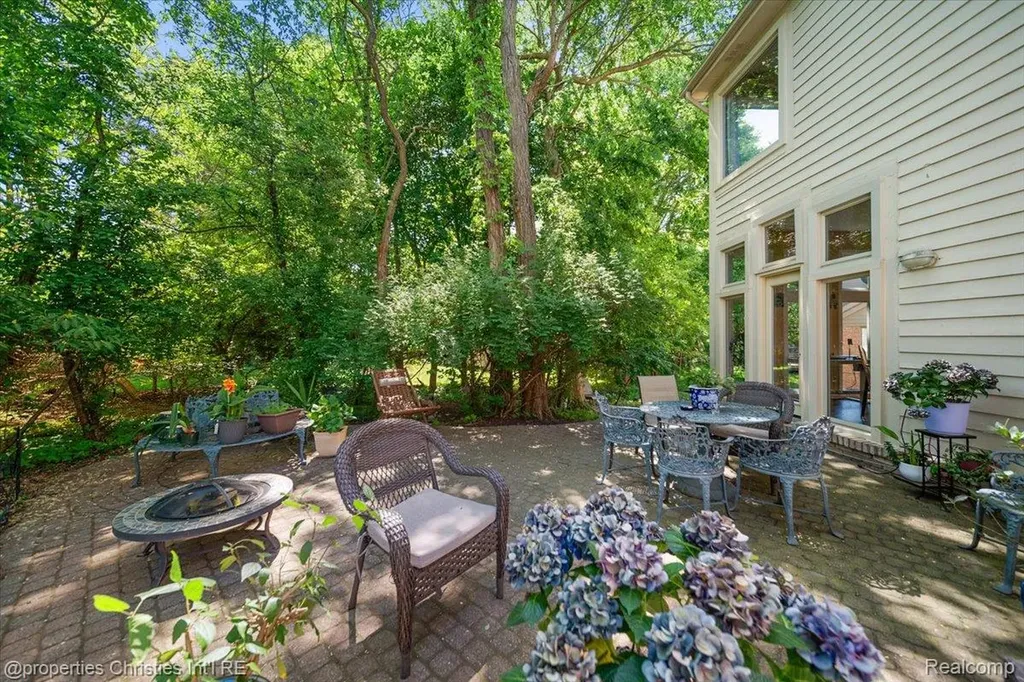 2685 Elizabeth Lane West Bloomfield Charter Township MI 48324