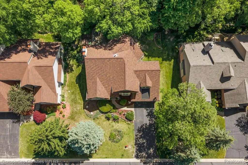 2685 Elizabeth Lane West Bloomfield Charter Township MI 48324