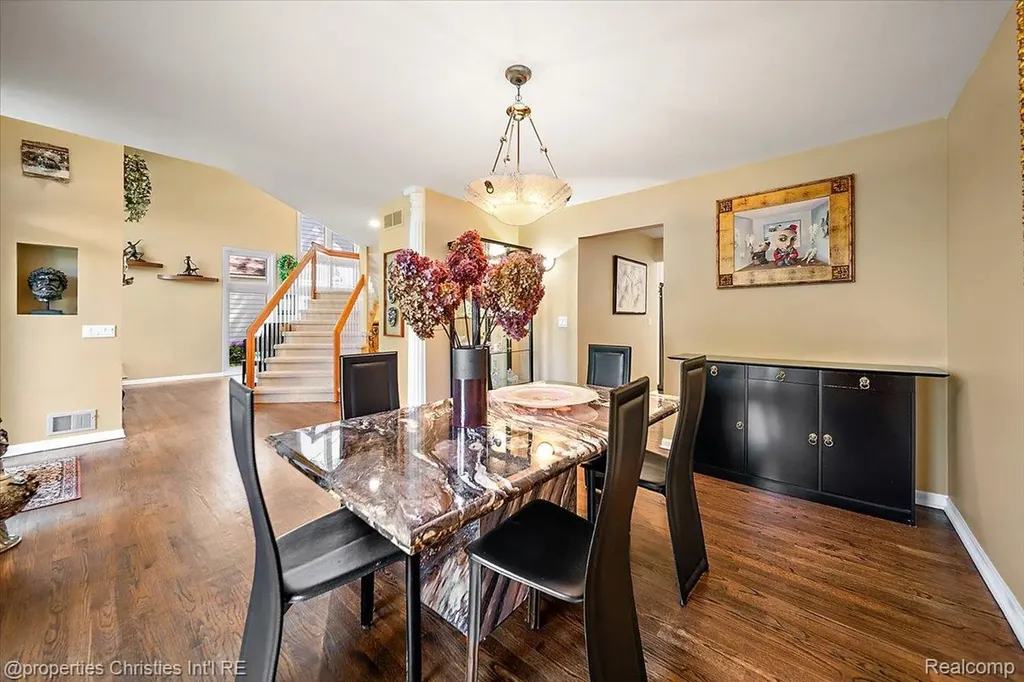 2685 Elizabeth Lane West Bloomfield Charter Township MI 48324