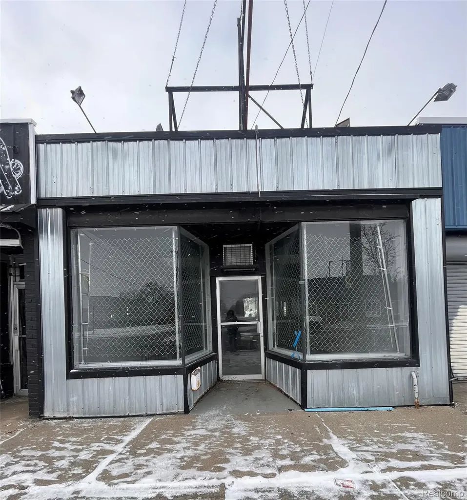 3612 Fenton Road Flint City MI 48507