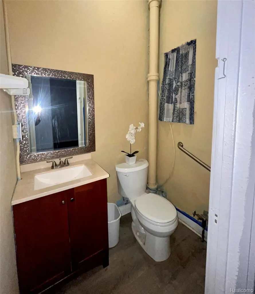 3612 Fenton Road Flint City MI 48507