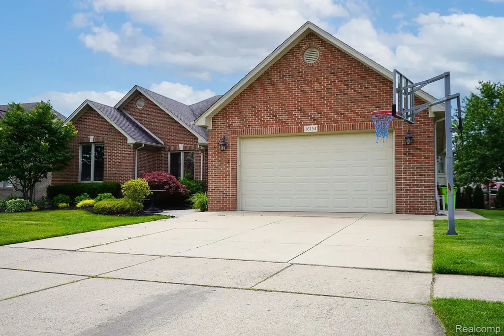 16154 White Water Drive Macomb Township MI 48042