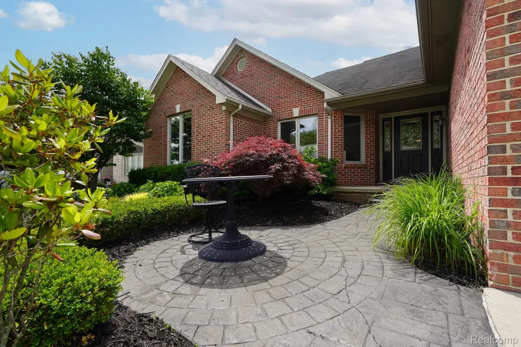 16154 White Water Drive Macomb Township MI 48042