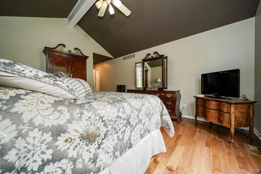 16154 White Water Drive Macomb Township MI 48042