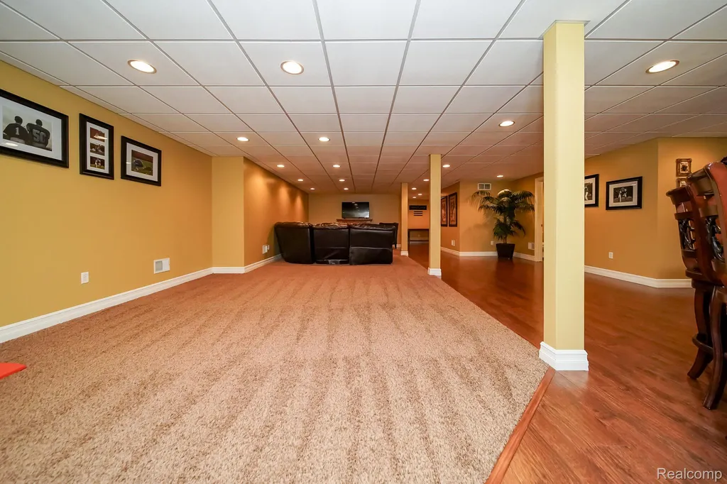 16154 White Water Drive Macomb Township MI 48042
