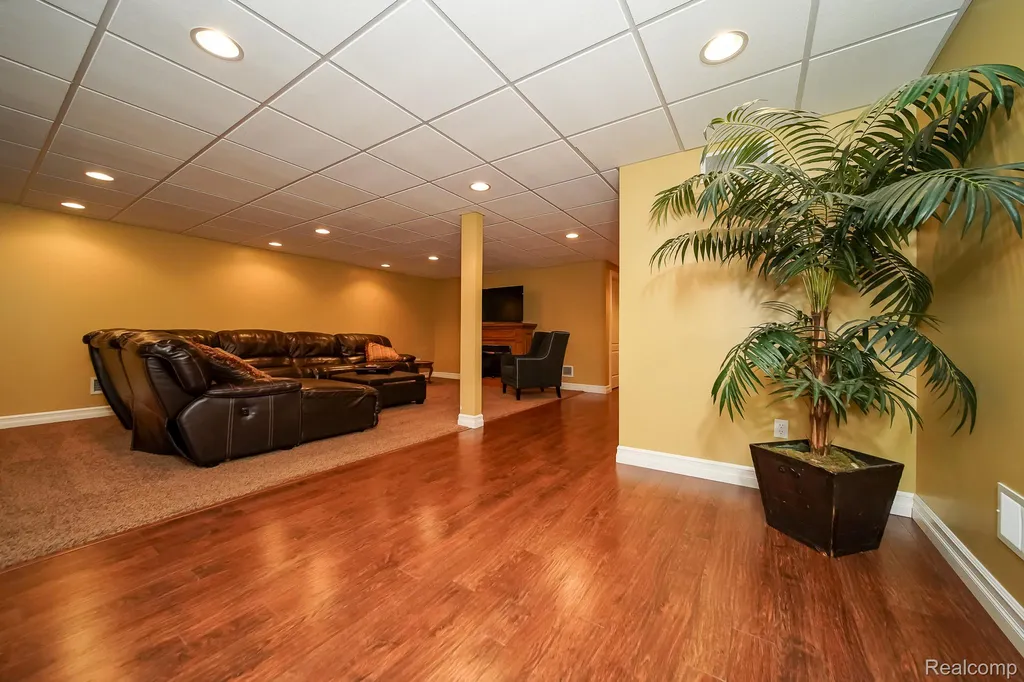 16154 White Water Drive Macomb Township MI 48042