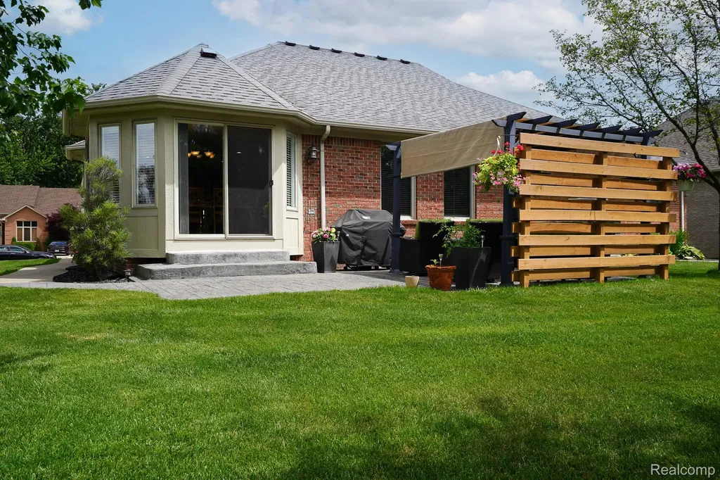 16154 White Water Drive Macomb Township MI 48042