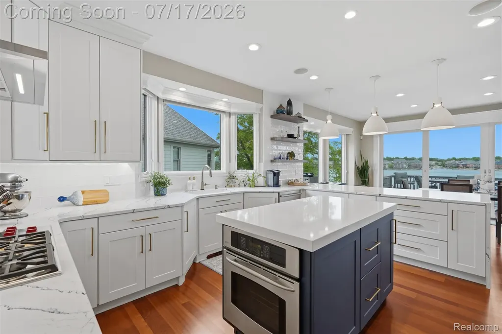 10685 Cliffview Drive Green Oak Township MI 48178
