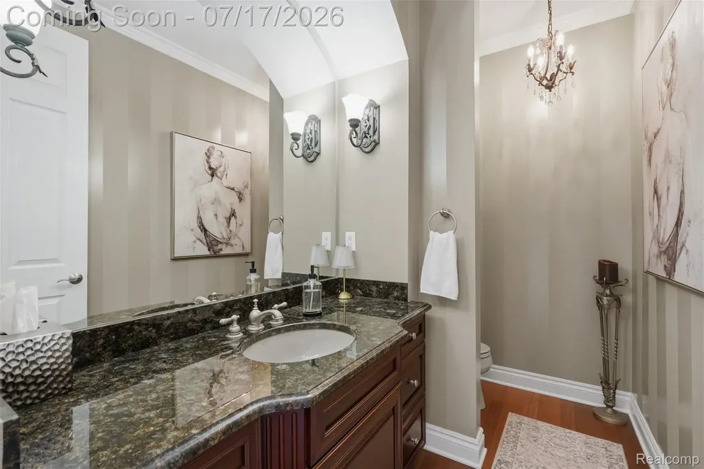 10685 Cliffview Drive Green Oak Township MI 48178